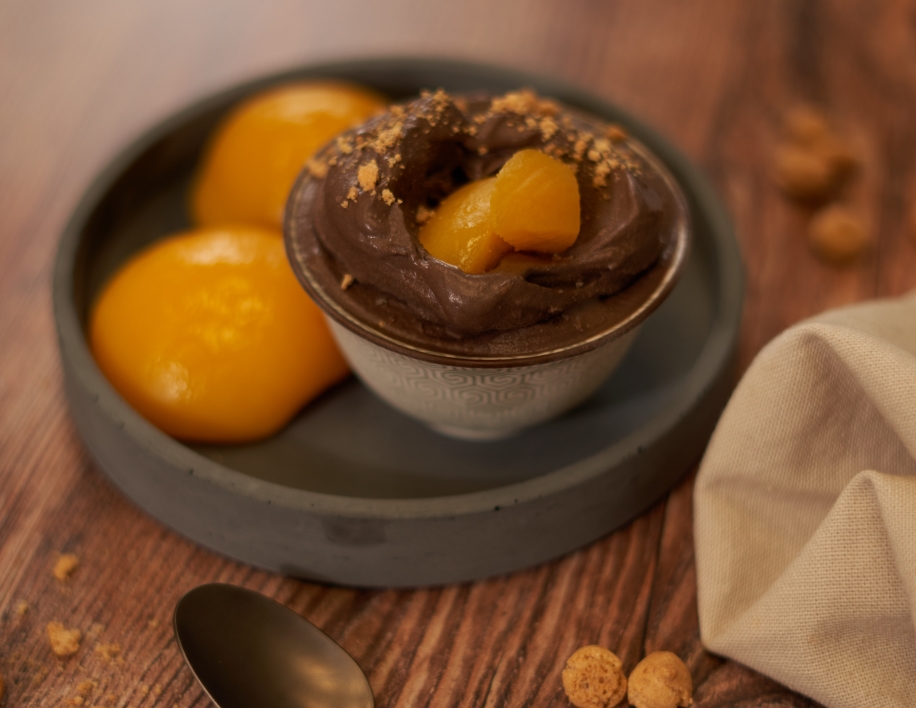 Peaches in syrup with a heart of Dark Chocolate Gelato